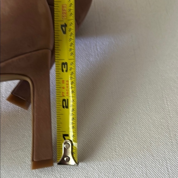 Vince Camuto Women's Blush Heels - Picture 6 of 6